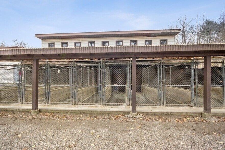 More Photos Of 109-111 N Cross Rd, Lagrangeville Veterinarian Kennel For Sale