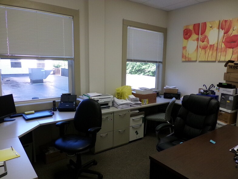 More Photos Of 171 Daniel Webster Hwy, Belmont Storefront Retail Office For Lease