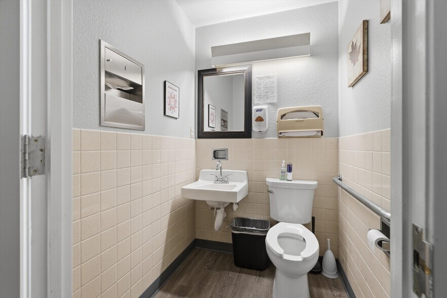 More Photos Of 44725 10th St W, Lancaster Medical For Sale