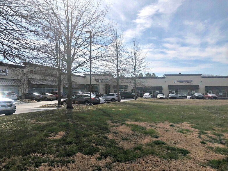 More Photos Of 2690 Madison St, Clarksville Storefront Retail Office For Lease