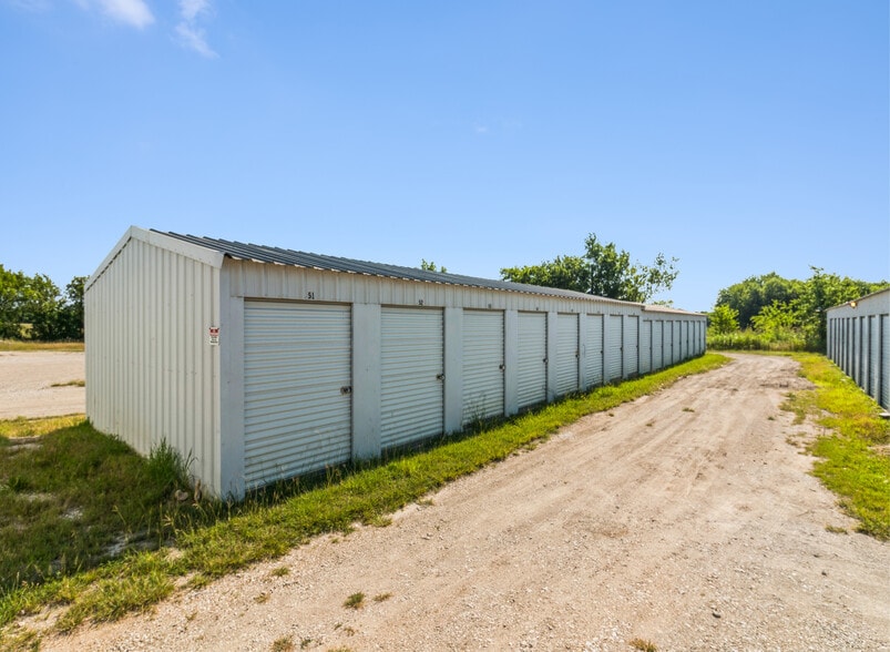 More Photos Of 1309 N Stemmons St, Sanger Self Storage For Sale
