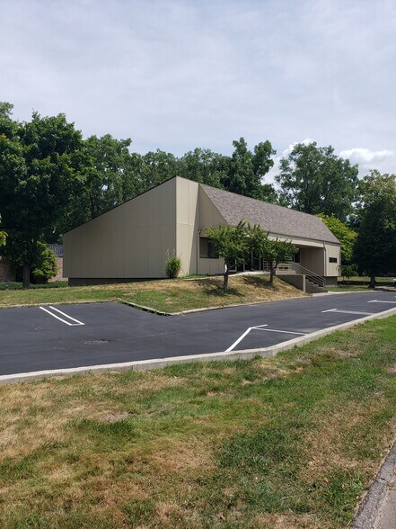 More Photos Of 24724 Lahser Rd, Southfield Office For Sale