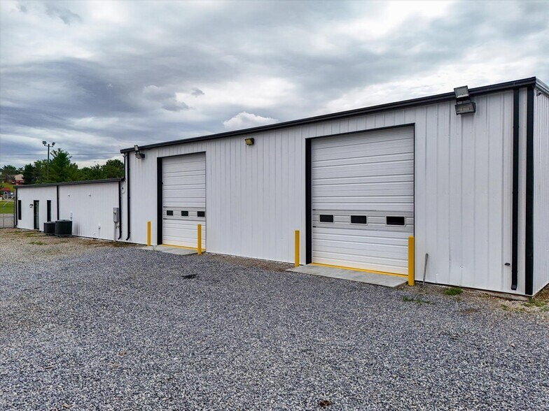 More Photos Of 1062 Mountain View Church Rd, Blue Ridge Flex For Lease