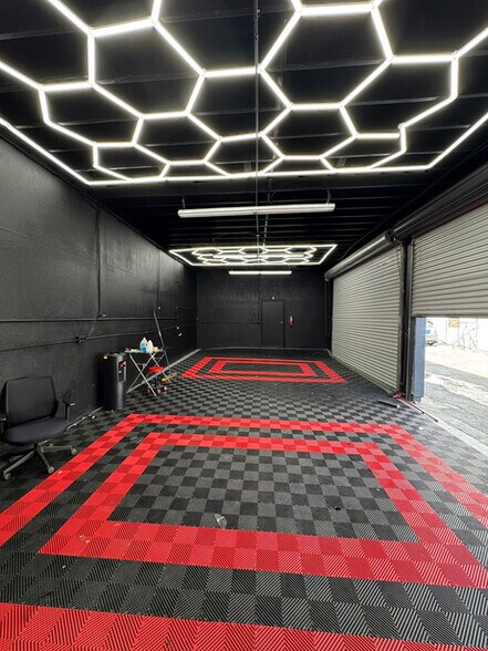 More Photos Of 21314-21316 Sherman Way, Canoga Park Service For Lease