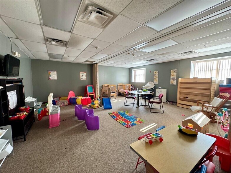 More Photos Of 8701 Sni-A-Bar Rd, Kansas City Religious Facility For Sale