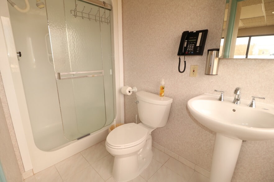 More Photos Of 401 Hamburg Turnpike, Wayne Medical For Sale