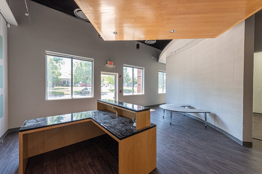 More Photos Of 5501 Pinnacle Point Dr, Rogers Office For Lease