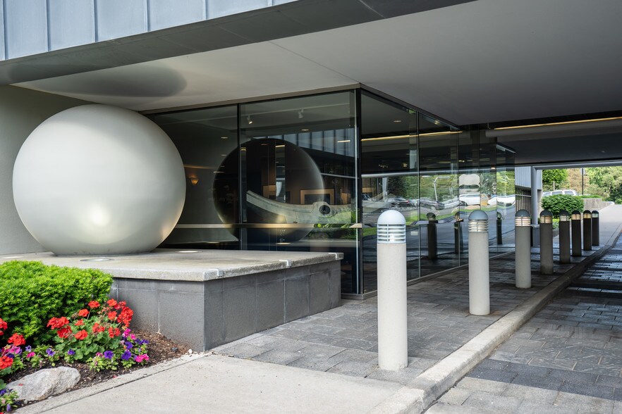 More Photos Of 36800 Woodward Ave, Bloomfield Hills Office For Lease