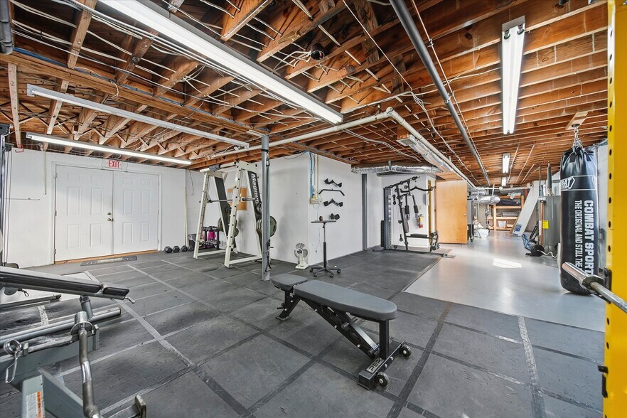 More Photos Of 729 1st Ave SW, Hickory Office For Sale