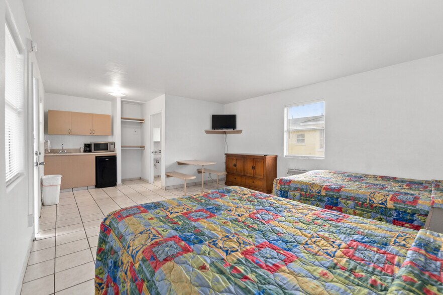 More Photos Of 801 Ridgewood Ave, Holly Hill Hotel For Sale