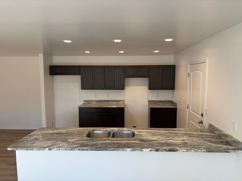 More Photos Of 901 Berk Ave, Kingman Apartments For Sale