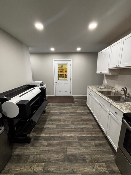 More Photos Of 1010 W Buchanan St, California Freestanding For Sale