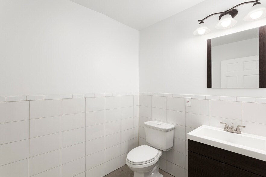 More Photos Of 374 Myrtle Ave, Brooklyn Storefront Retail Residential For Lease