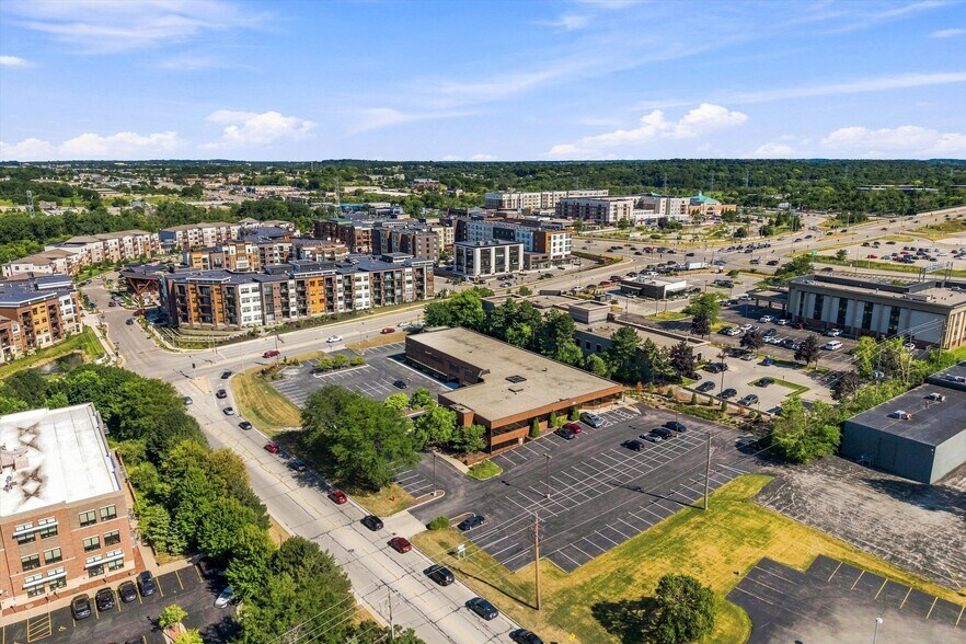 More Photos Of 601-611 N Barker Rd, Brookfield Office For Lease