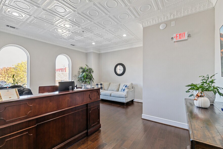 More Photos Of 205 W Louisiana St, McKinney Office For Lease