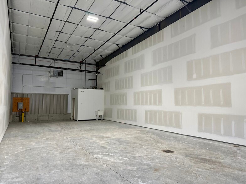 More Photos Of 276 South St, Walpole Warehouse For Lease
