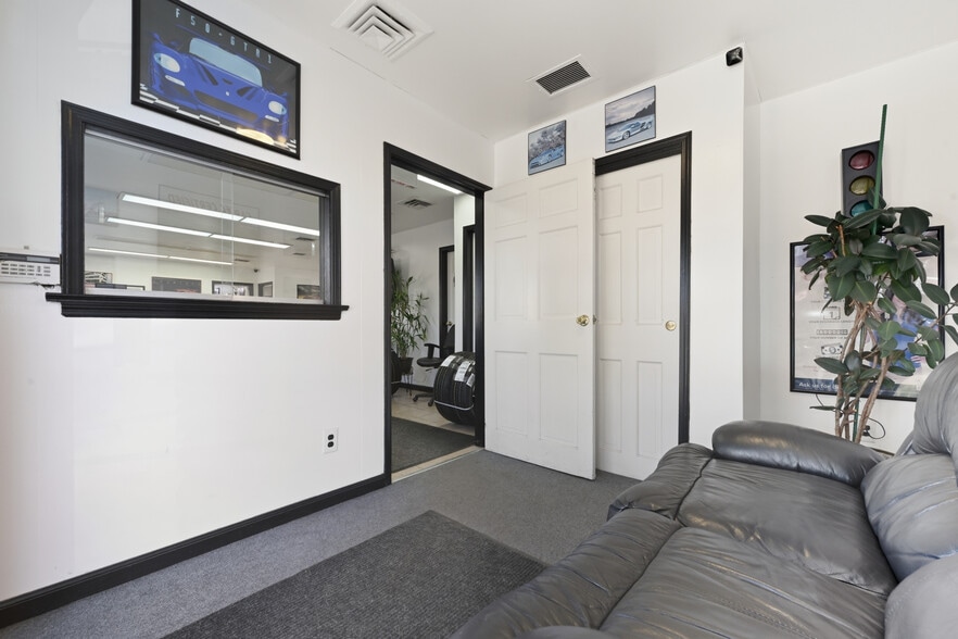 More Photos Of 11 Lucon Dr, Deer Park Showroom For Sale