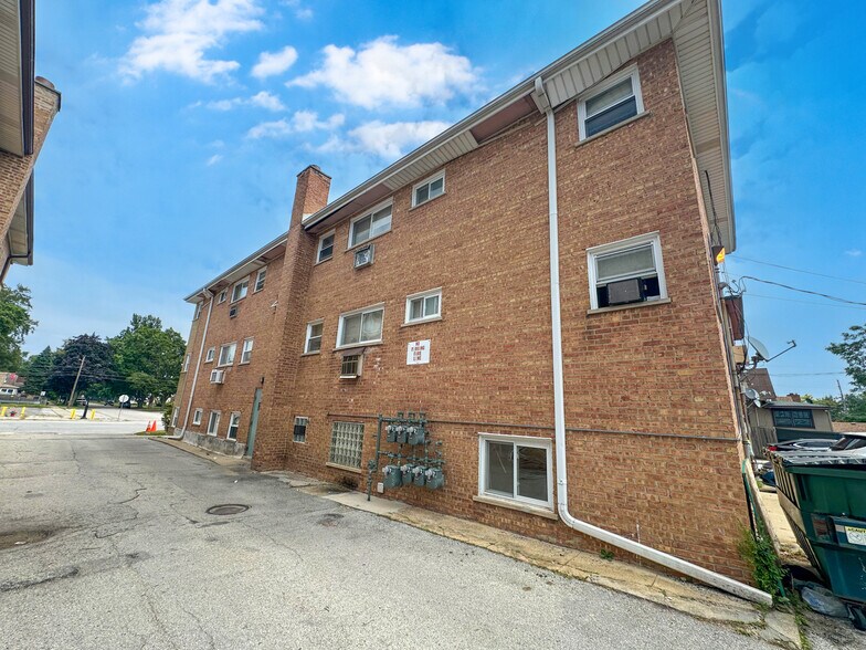 More Photos Of 3631 147th St, Midlothian Apartments For Sale