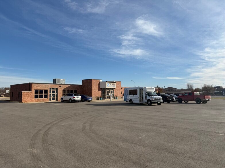 More Photos Of 2004 Highway Blvd, Spencer Office For Sale