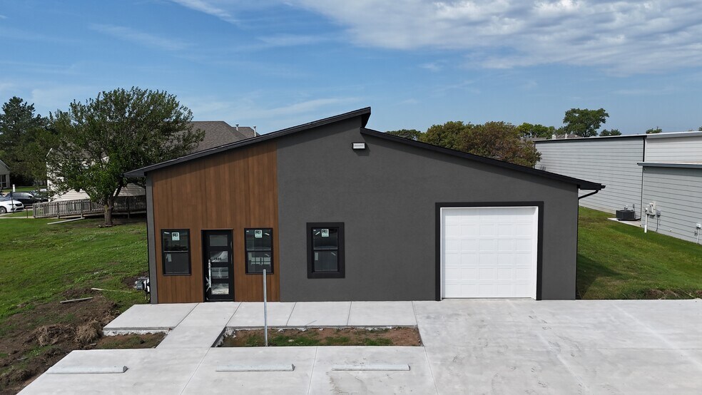 Primary Photo Of 3500 N Rock Rd, Wichita Flex For Sale