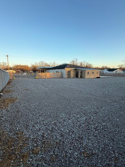 More Photos Of 5785 Tennessee 226, Savannah Flex For Lease