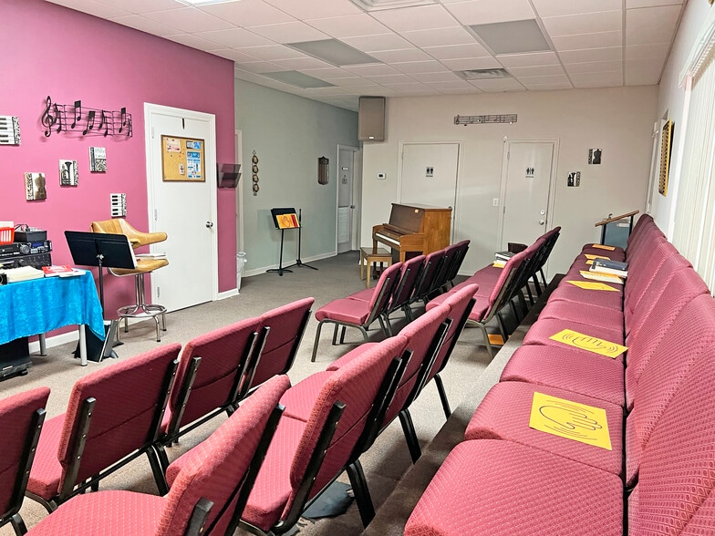 More Photos Of 600 S Grove St, Eustis Religious Facility For Sale