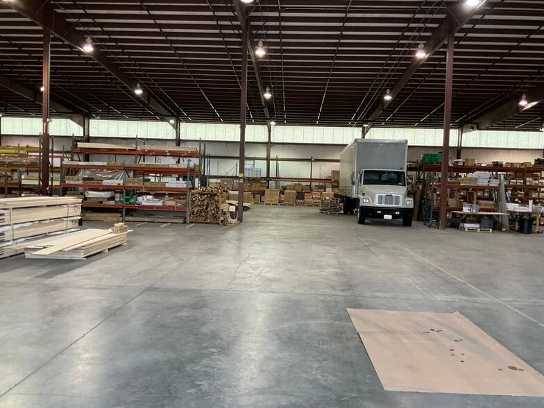 More Photos Of 3330 Hollins Rd, Roanoke Warehouse For Lease