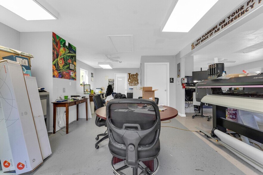 More Photos Of 4611 SW 44th Ave, Dania Warehouse For Lease