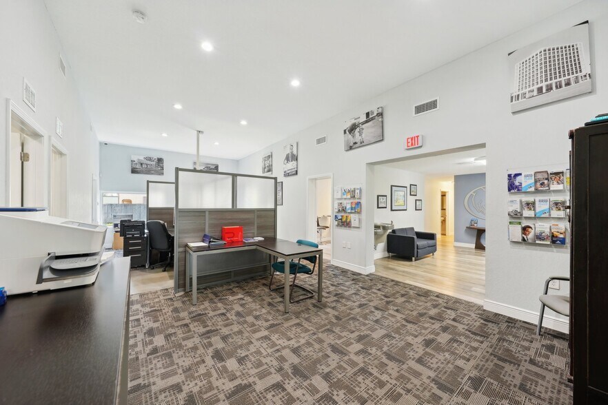 More Photos Of 3209 30th Ave S, Saint Petersburg Office For Lease