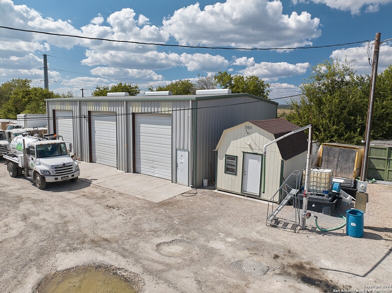 More Photos Of 25301 Interstate 35 N, New Braunfels Office For Sale