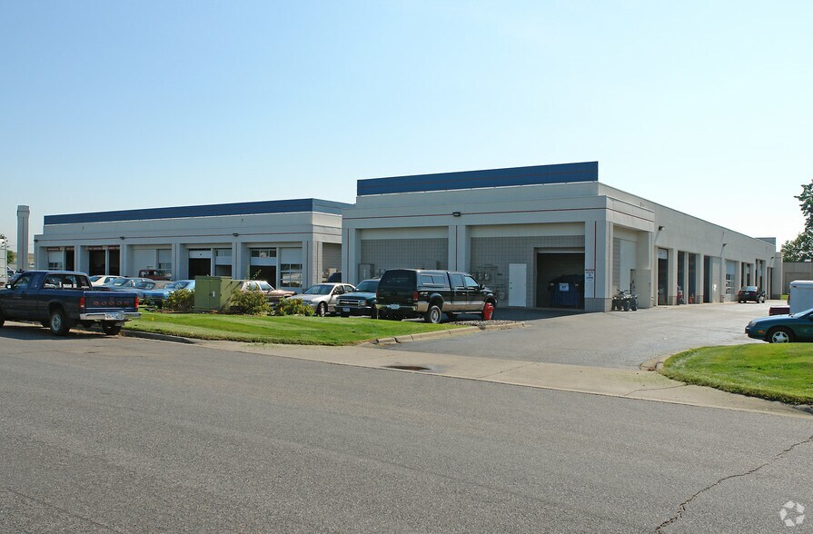 More Photos Of 3201 Highway 13 W, Burnsville Auto Repair For Lease