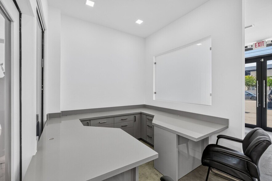 More Photos Of 4029 NW 25th St, Miami Warehouse For Lease