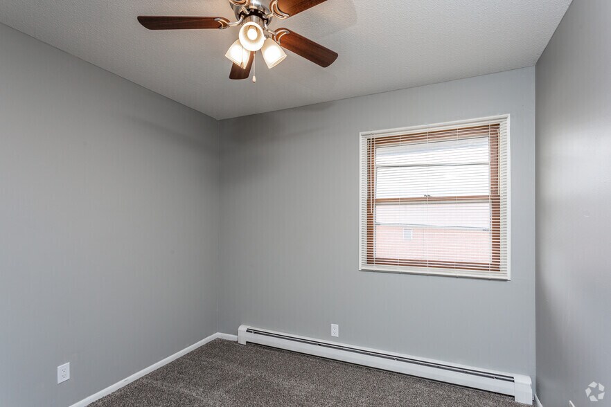 More Photos Of 317 NE Trilein Dr, Ankeny Apartments For Sale