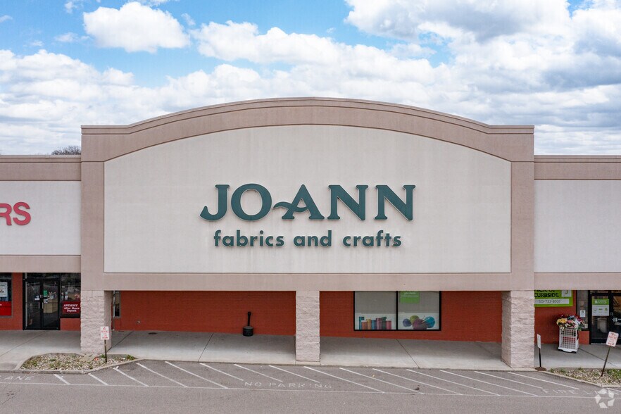 More Photos Of 10400 Reading Rd, Cincinnati Storefront For Sale