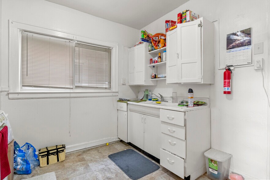 More Photos Of 1205 Garfield Ave, Lincoln Park Apartments For Sale