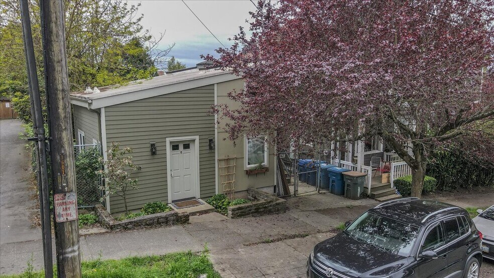More Photos Of 172 16th Ave, Seattle Multifamily For Sale