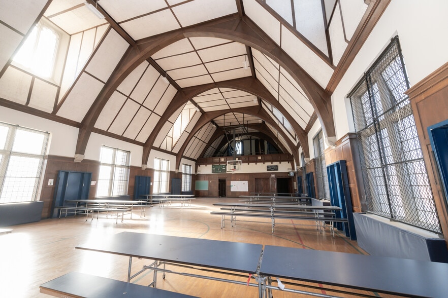 More Photos Of 200 S Oak Park Ave, Oak Park Schools For Sale