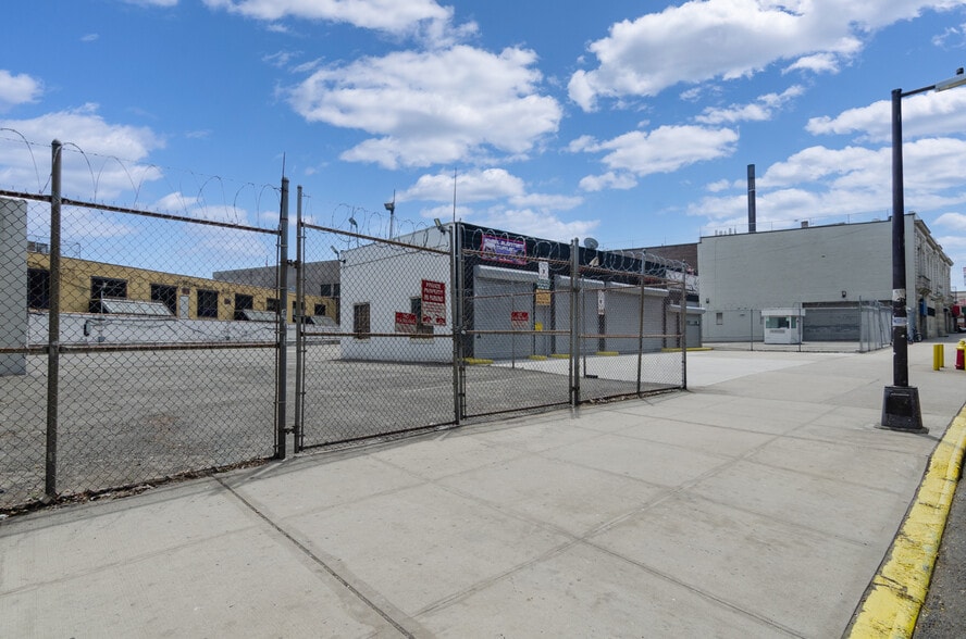 More Photos Of 3604 Jerome Ave, Bronx Manufacturing For Lease