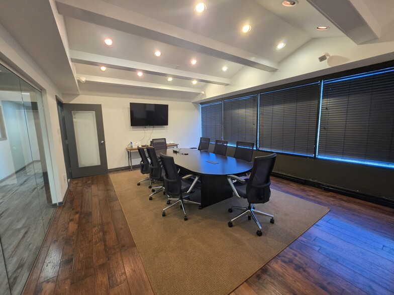 More Photos Of 6610 N Shadeland Ave, Indianapolis Office For Sale