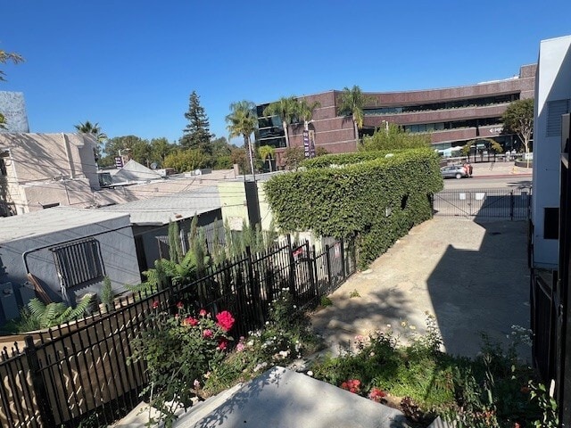 More Photos Of 11352 Ventura Blvd, Studio City Office For Lease