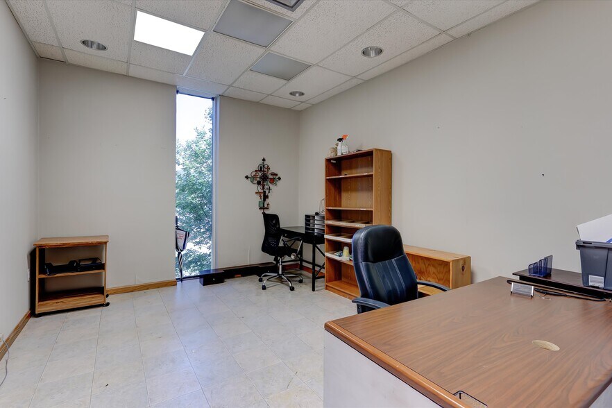 More Photos Of 106 Administration Rd, Oak Ridge Medical For Lease