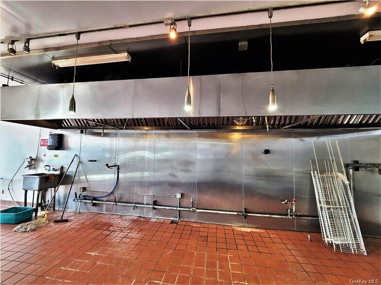 More Photos Of 1 Horseshoe Lake Rd, Kauneonga Lake Restaurant For Sale