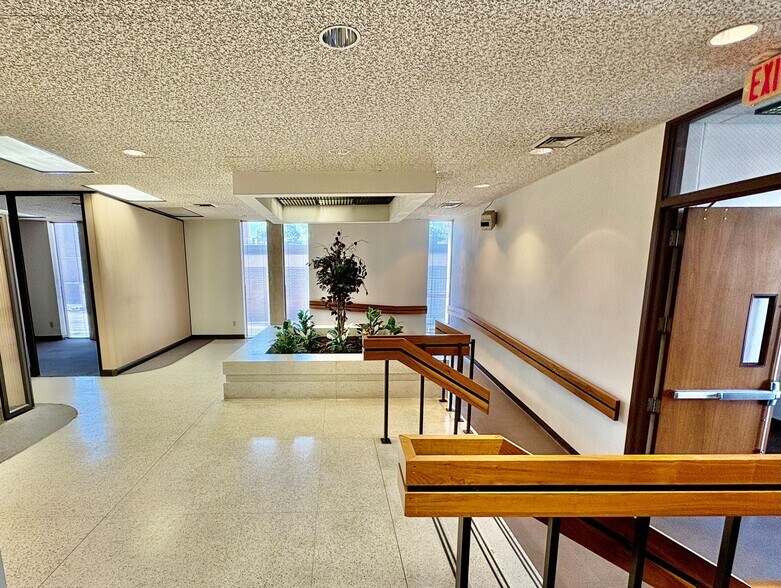 More Photos Of 1000 S Broadway, Highland Office For Lease