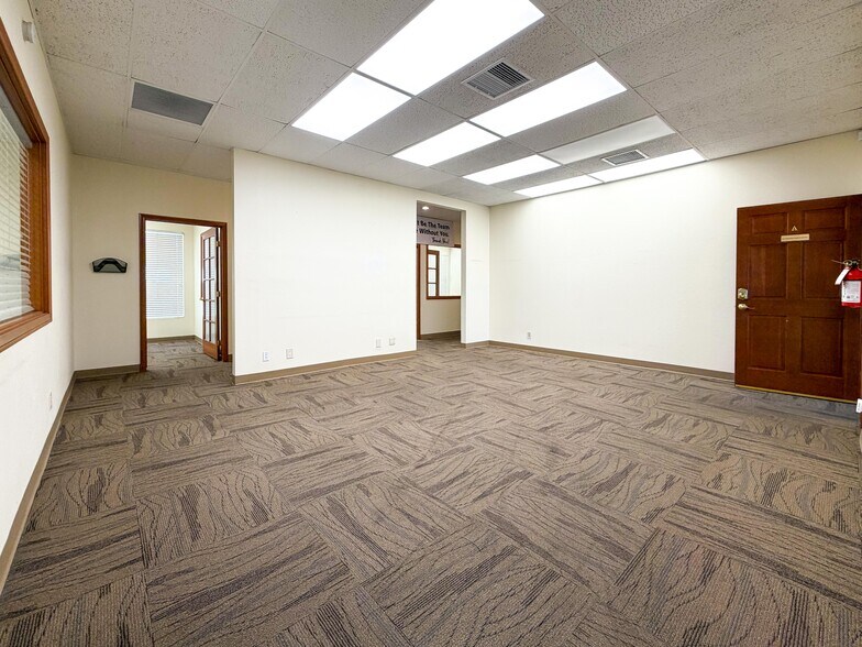 More Photos Of 15371 Bonanza Rd, Victorville Office For Lease