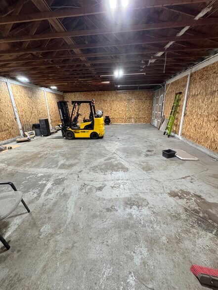 More Photos Of 17514 Bothell Way NE, Bothell Warehouse For Lease