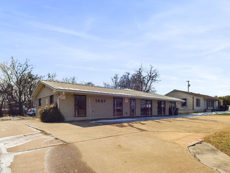 Primary Photo Of 1407 W University Dr, McKinney Medical For Sale