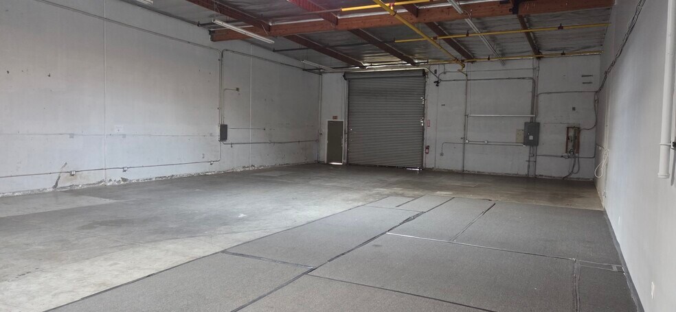 More Photos Of 9155 Alabama Ave, Chatsworth Light Manufacturing For Lease