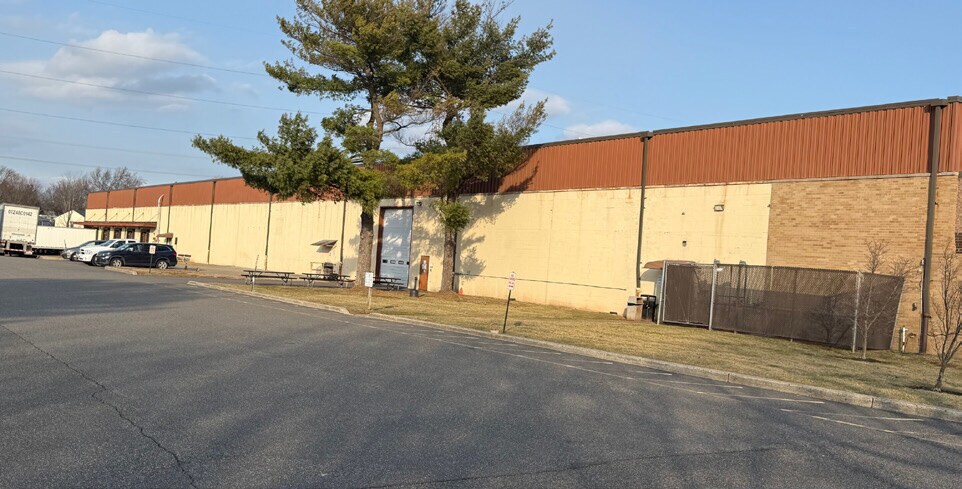 More Photos Of 200 Circle Dr N, Piscataway Manufacturing For Lease