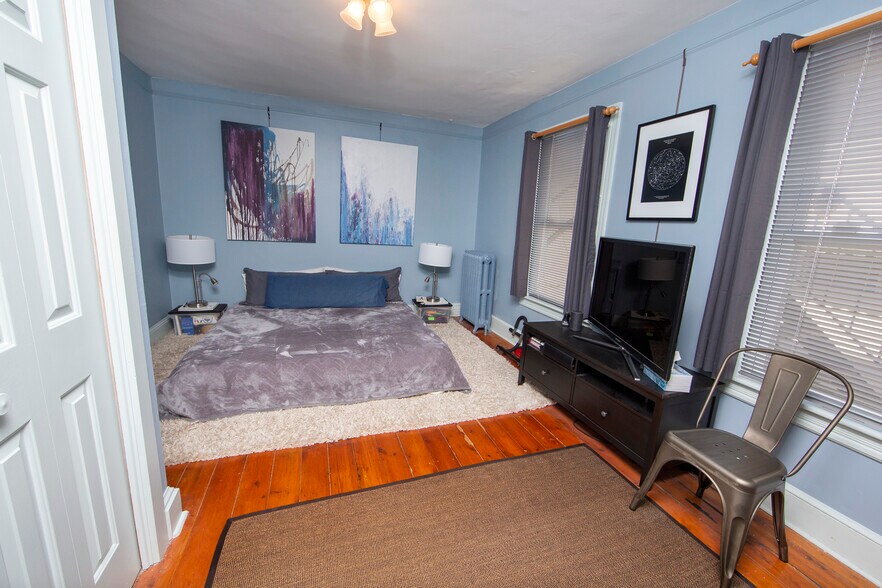 More Photos Of 20 N Union St, Lambertville Storefront Retail Residential For Sale