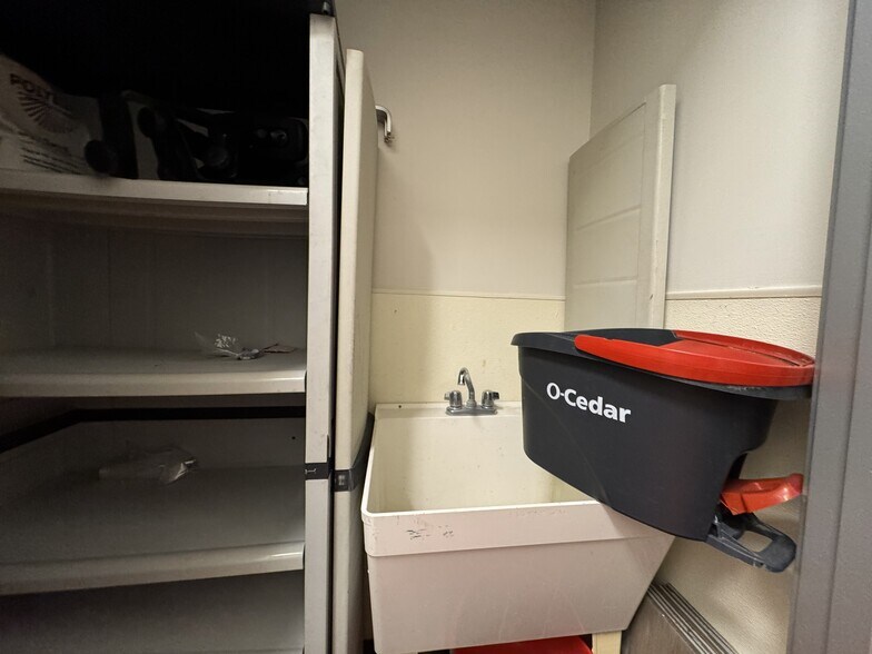 More Photos Of 13331 W Indian School Rd, Litchfield Park General Retail For Sale